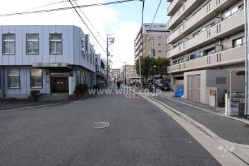敷地南側の前面道路