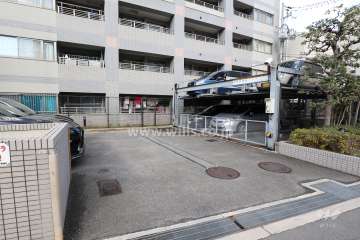 駐車場出入り口