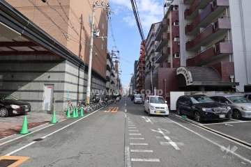 敷地北東側の前面道路