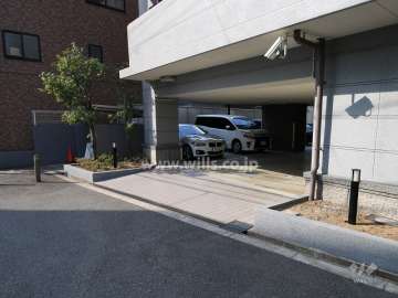 駐車場出入り口