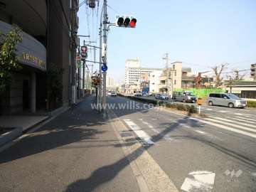 敷地北側の前面道路（東側から）