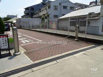 駐車場出入り口（ロボットゲート付）