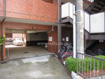 敷地内駐車場と駐輪場