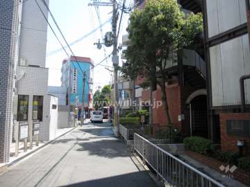 敷地北側の前面道路