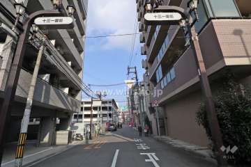 敷地北西側の前面道路