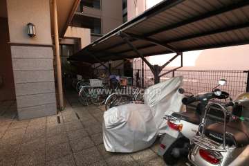 エントランス横の駐輪スペース