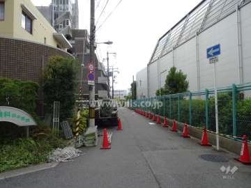 敷地北側の前面道路(東側から)