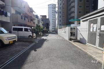 敷地東側の前面道路