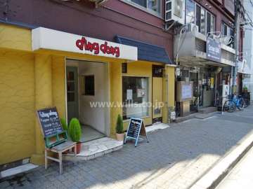 1階部分には店舗が入っています。