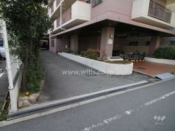 駐車場出入り口