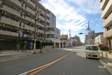 敷地北側の前面道路