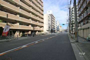 敷地北側の前面道路