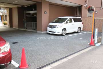 敷地内駐車場（屋外平面式と屋内機械式）