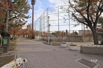南側には十三公園があります。