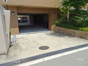 敷地内駐車場（屋外平面式）