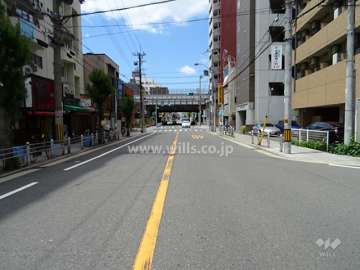 敷地北側の前面道路（東側から）