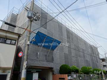 塚本東コーポA棟の外観（南西側から）平成28年5月現在大規模修繕工事中です。