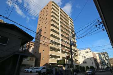 プレサンス塚本アバンポートの外観（南西側から）