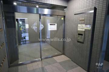 エントランスはオートロック付きです。