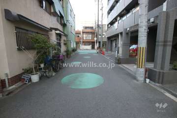 敷地北側の前面道路
