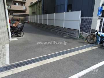 駐車場出入り口