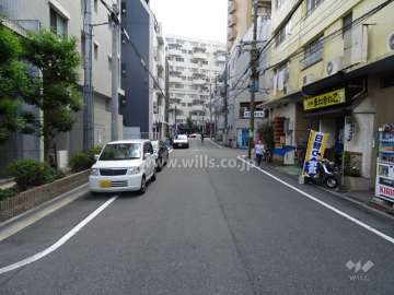 敷地西側の前面道路