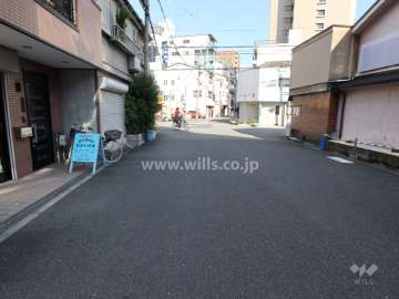 敷地南側の前面道路