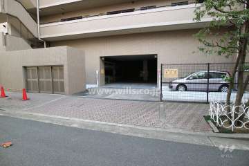 駐車場出入り口