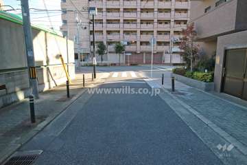 敷地東側の前面道路