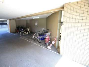 屋内に設けられた駐輪場