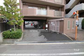 駐車場出入り口