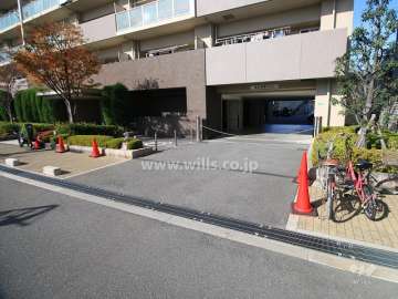 駐車場出入り口