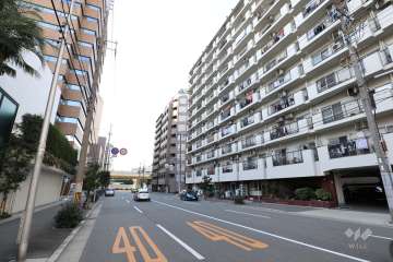 敷地南側の前面道路