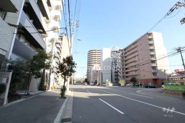 敷地南側の前面道路