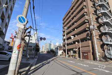 敷地西側の前面道路