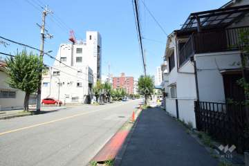 敷地西側の前面道路。