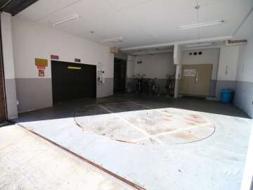 敷地内駐車場（屋内機械式）