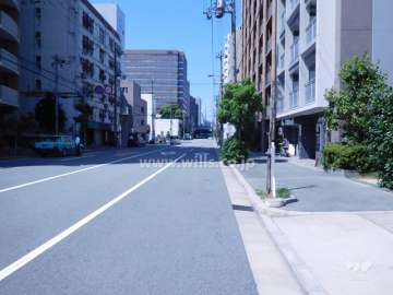 南側前面道路(東側から)