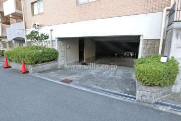 駐車場出入り口