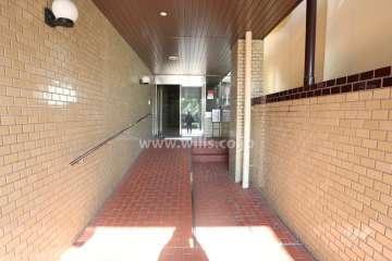 エントランスのアプローチ