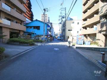 敷地北側の前面道路（東側から）