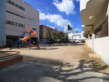 敷地に隣接する児童公園