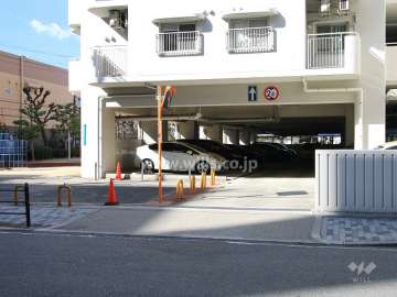 駐車場入口