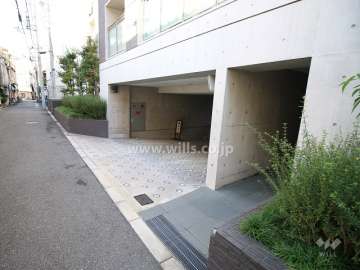 駐車場出入り口