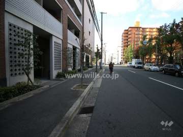 敷地北側の前面道路(東側から）