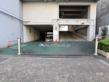 駐車場出入り口（ロボットゲート付）