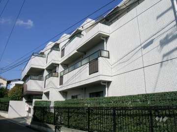 ファミール豊中千里園の外観（南西側から）