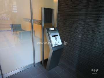 エントランスはオートロック付きです。