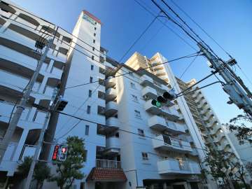 シャトー新大阪の外観（南東側から）