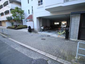 駐車場出入り口